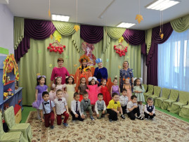Праздник "Провожаем осень" в разновозрастной группе Праздник "Провожаем осень" в разновозрастной группе.